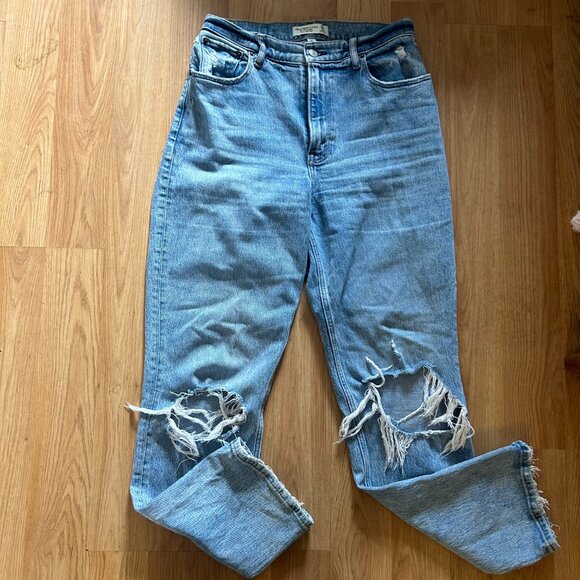 Abercrombie and Fitch Curve Love 90s Straight Ultra High Rise Jeans - Picture 3 of 4